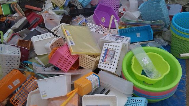 农村大集上,塑料制品只卖1至3元,你觉得能买吗?